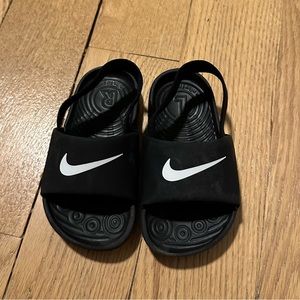 Black Nike toddler slides. Size 7c.